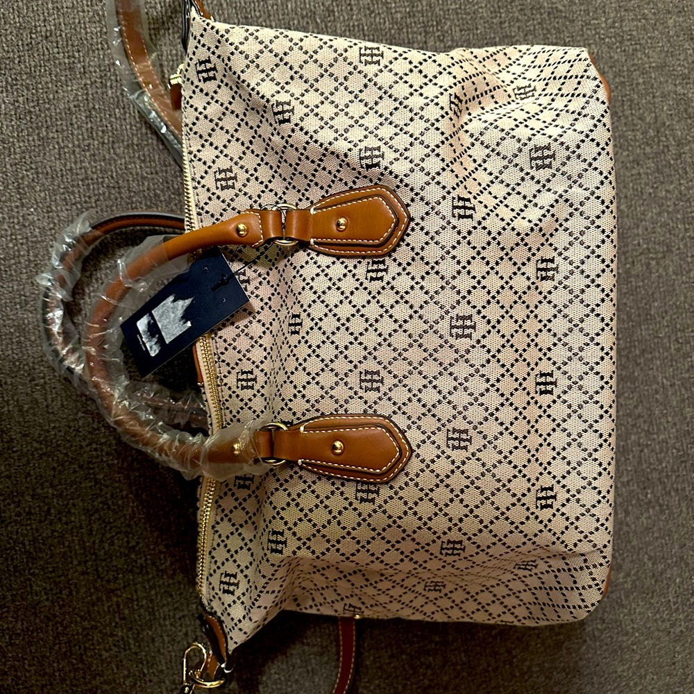 Tommy Hilfiger women’s purse, new with tags.